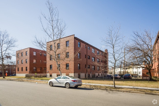 Photo - 140 Kenilworth Ave NE