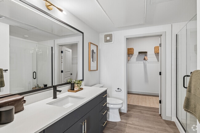 2BR, 2BA - 1,068SF - Primary Bathroom