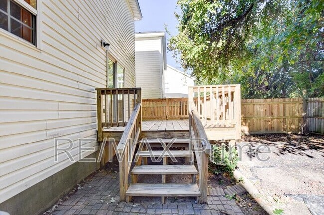 Photo - 960 Railroad Ave