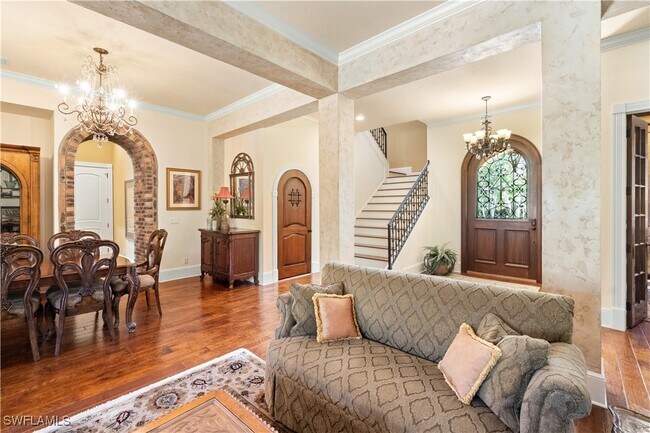 Building Photo - 611 18th Ave S