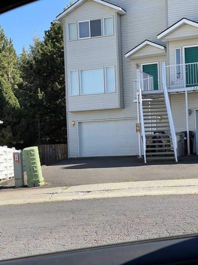 Building Photo - 2430 NW Granite Ct Unit A