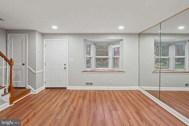 Photo - 1621 Thetford Rd