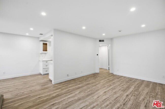 Photo - 13025 Moorpark St Unit 106