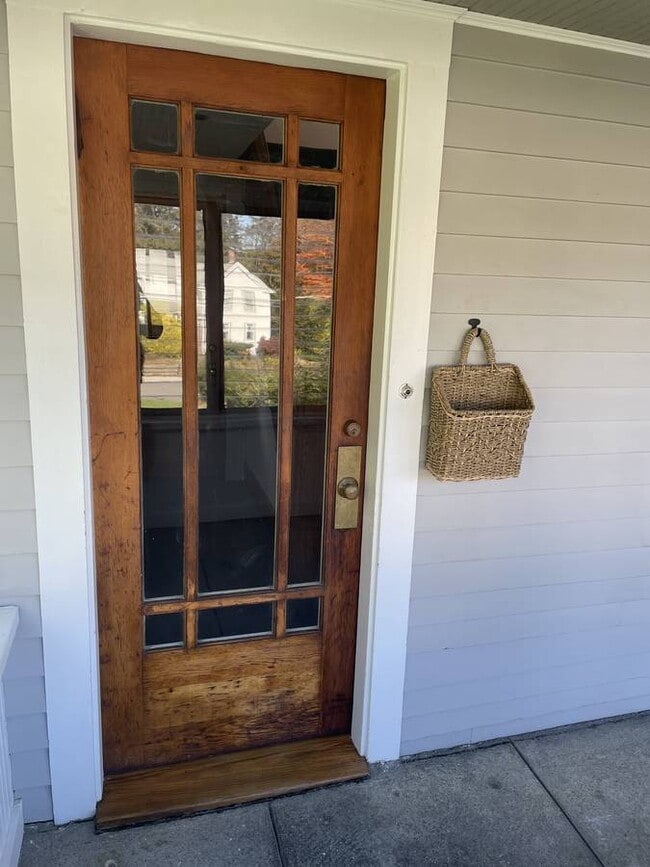 Building Photo - 13 Middle St Unit 2