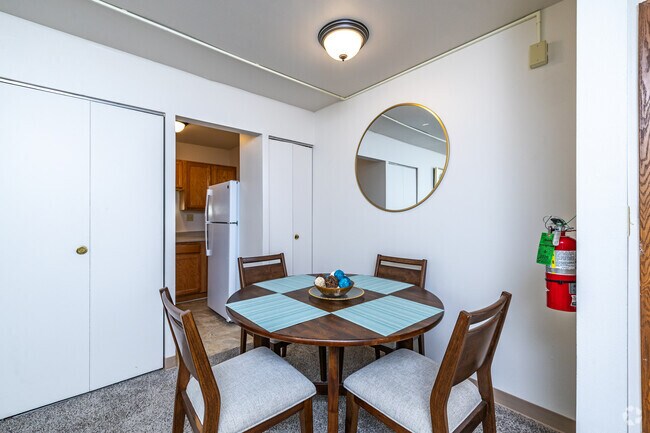 1BR, 1BA - 587SF - Dining Room