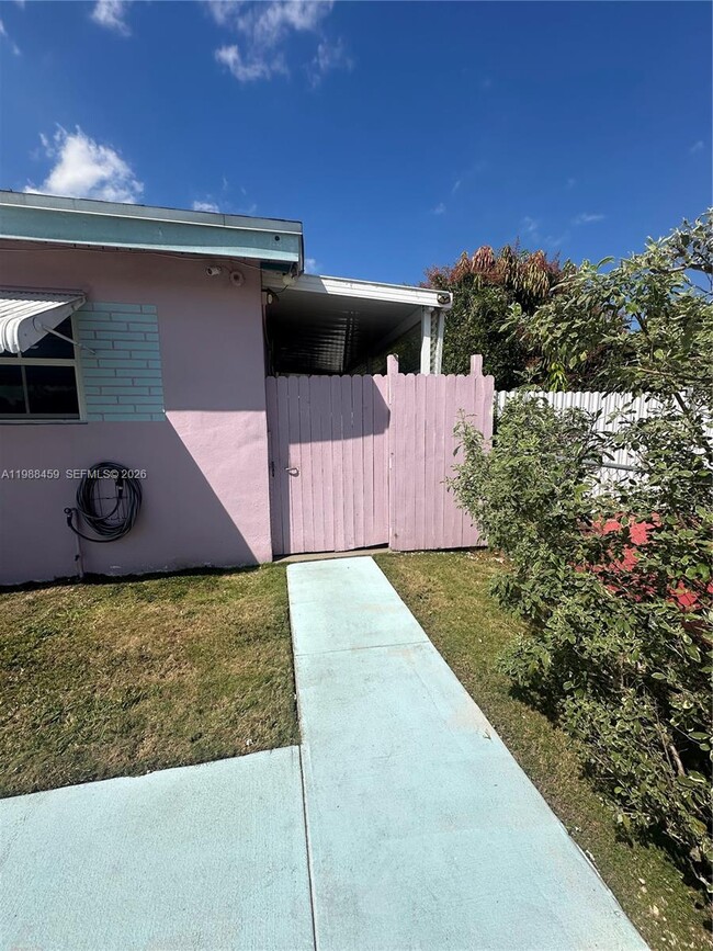 Photo - 12241 SW 188th St Unidad 0