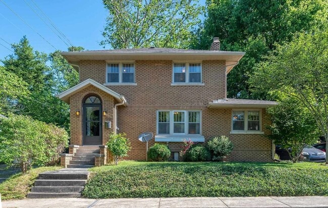 Photo - Fully Furnished 4/5Br 2.5Bath South Campus...