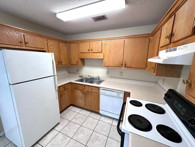 Photo - 346 Leafmore Rd SW Unit B