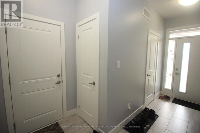 Photo - 2070 Meadowgate Blvd