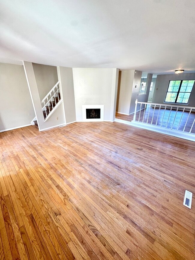 Photo - THREE BEDROOM TOWNHOME-PARKLAND SCHOOLS!