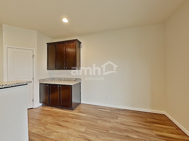 Photo - 2668 Link Ave
