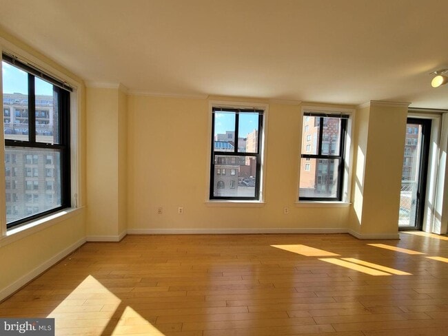 Building Photo - 631 D St NW Unit 733 Rental