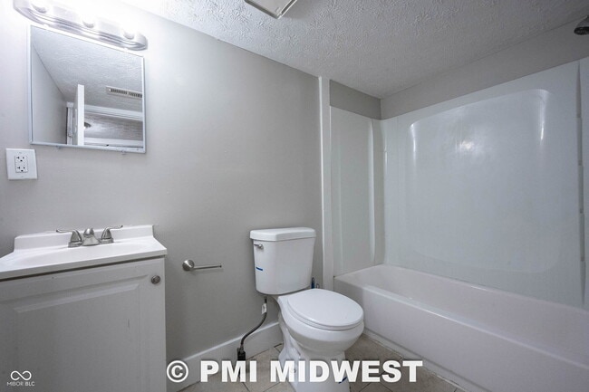 Photo - 2201 E New York St Unit B