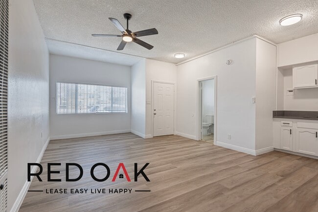 Building Photo - 15901 S Vermont Ave Unit 17