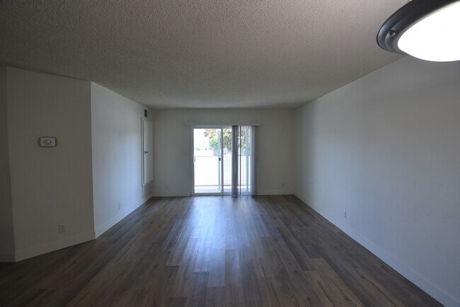 15049 Burbank Blvd Unit 101
