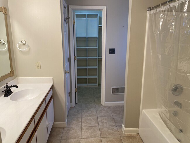 Photo - 113 Senseny Glen Dr