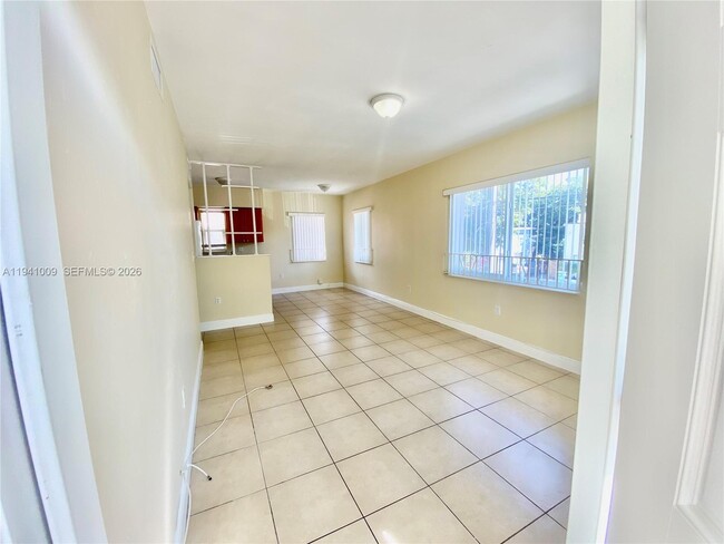 Photo - 930 SW 7th Ave Unit 3