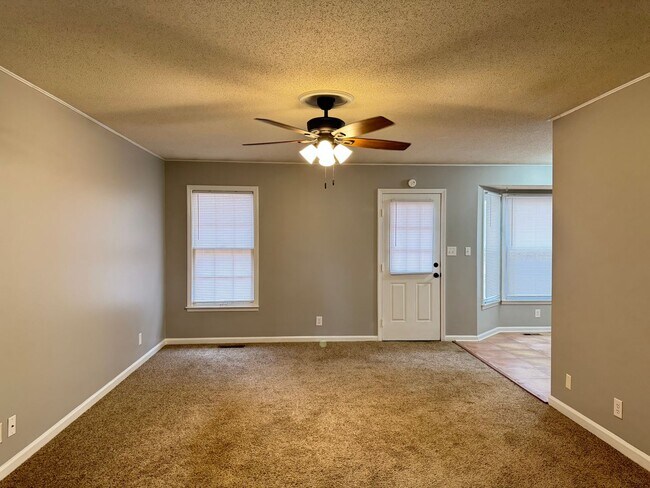 Photo - Charming 3 bd/2 ba with Basement!! Home Near Ft Campbell!