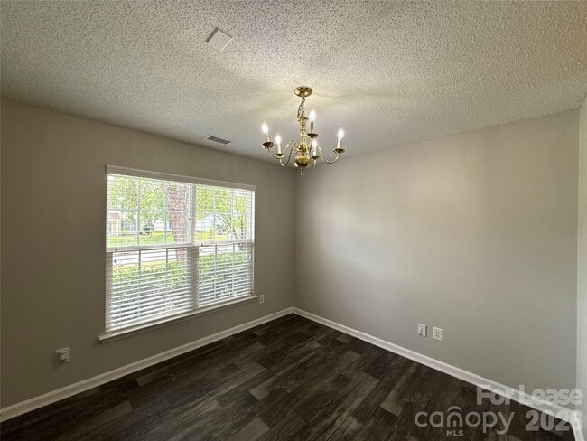 1032 Meadowbrook Ln SW