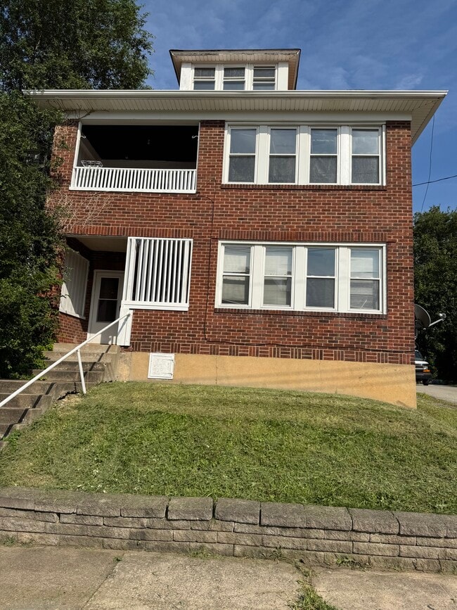 Building Photo - 1413 Beech St Rental
