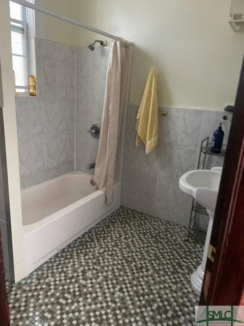 Photo - 201 E 39th St Unidad B