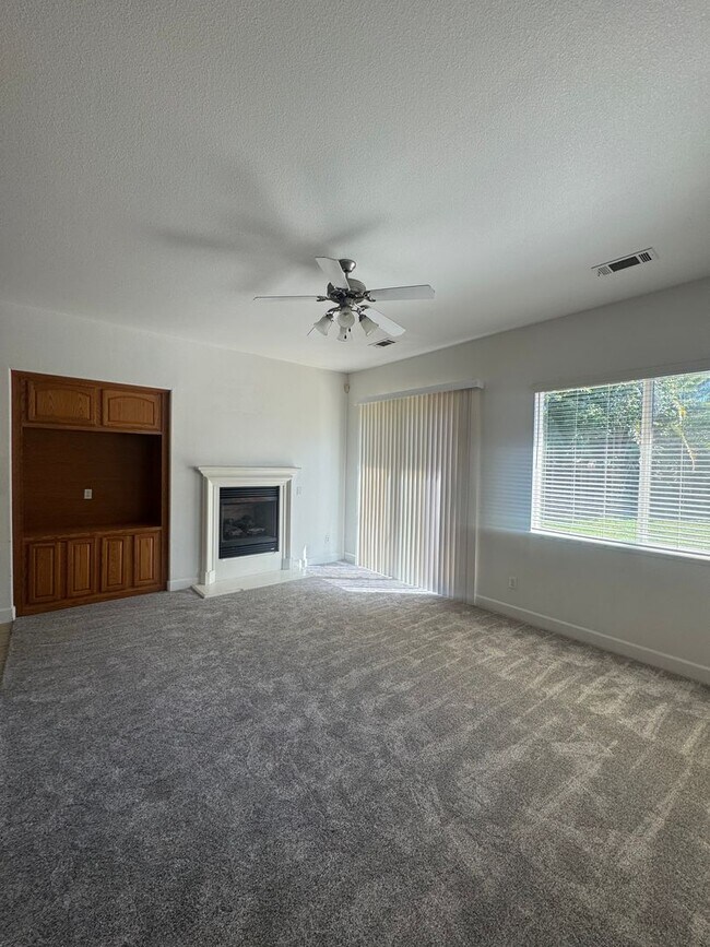 709 Woodacre Dr