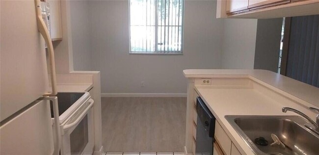 Photo - 9933 Westview Dr Unidad 427