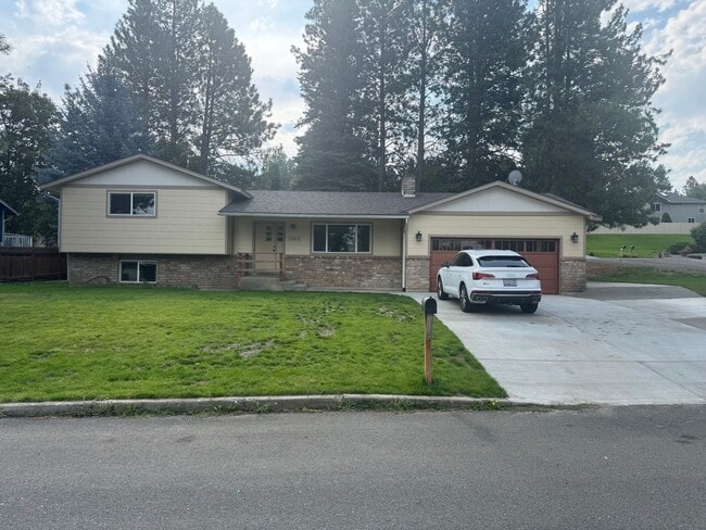 Building Photo - HANGMAN VALLEY 4 BEDROOM HOME