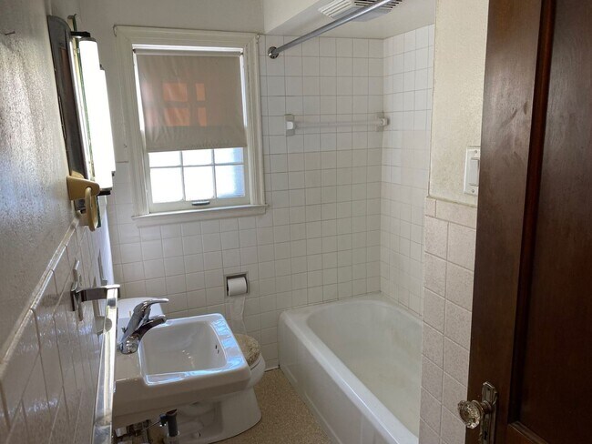 612 N 4th Ave Unit Upper
