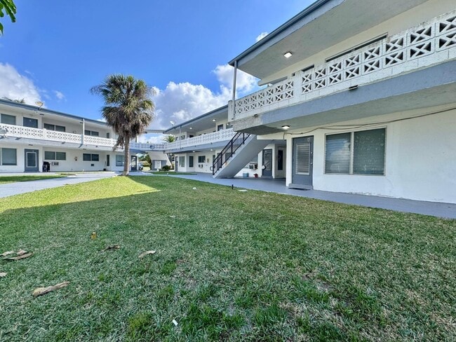 Building Photo - 1251 W River Dr Unit 7 Rental