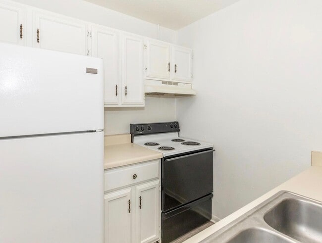 Photo - 2360 W Denman St