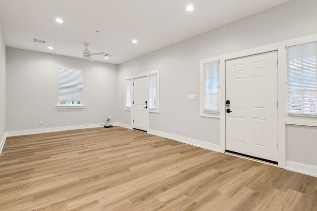 Photo - Spacious 3 Bedroom, 2 Bath Apartment with ... Unit 1A