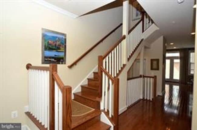 Photo - 4 LEVEL TOWNHOUSE WITH 2 CAR GARAGE, WALKING DISTANCE TO DOWNTOWN CROWN
