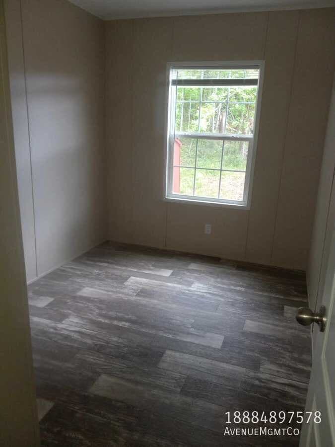 Photo - 327 Old Tavern Ln