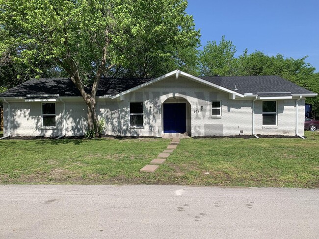 Building Photo - Freshly Remodeled 3 Bed 2 Bath Home!