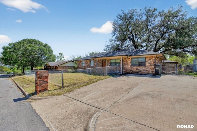 Photo - 604 Fegan St