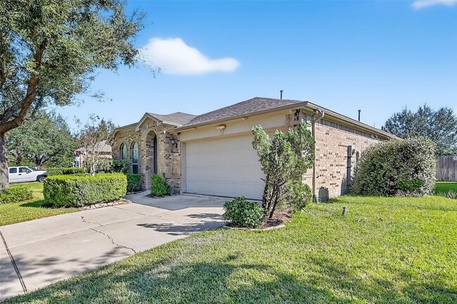 Photo - 827 Honeysuckle Vine Dr