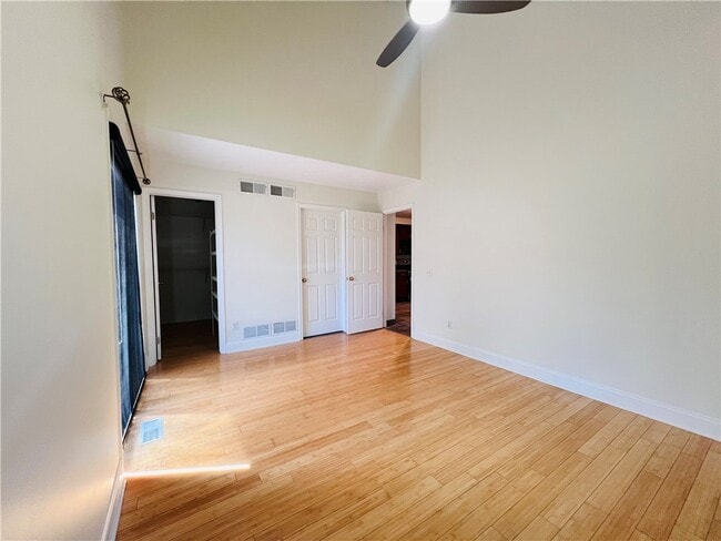 Photo - 131 Broxbourne Dr