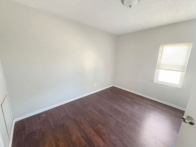 Photo - 301 N Cochran St