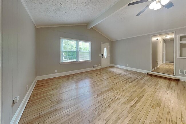 Photo - 605 Huckleberry Rd