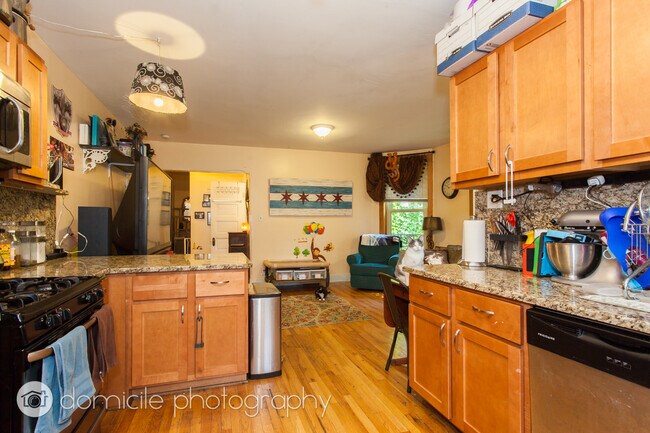 Photo - 1533 W Leland Ave Unidad 1E
