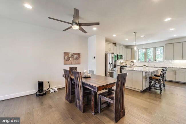 Photo - 5004 Oakmoore Dr