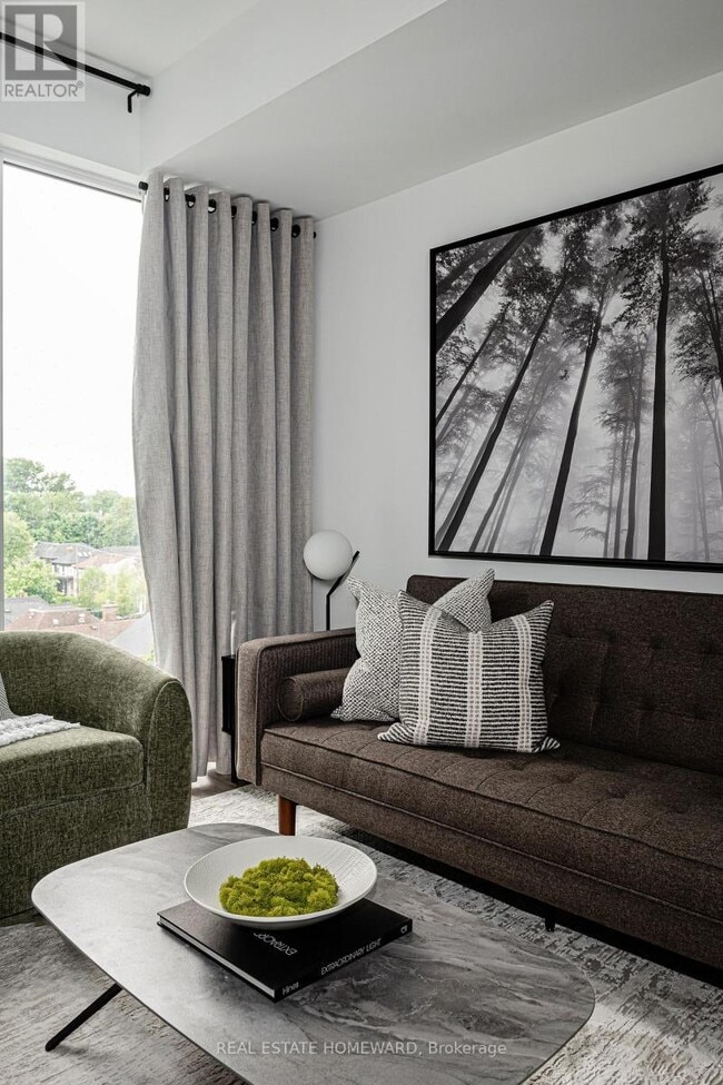 Photo - 2020 Bathurst St Unit 502