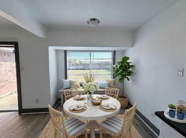 Photo - 9750 Guest St