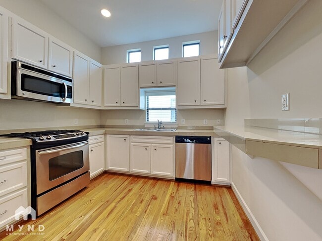 Photo - 648 Westcross St