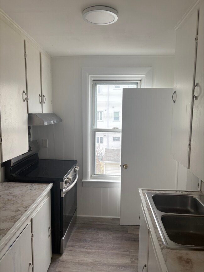 Cooking area - 121 Bonney St Unit 2