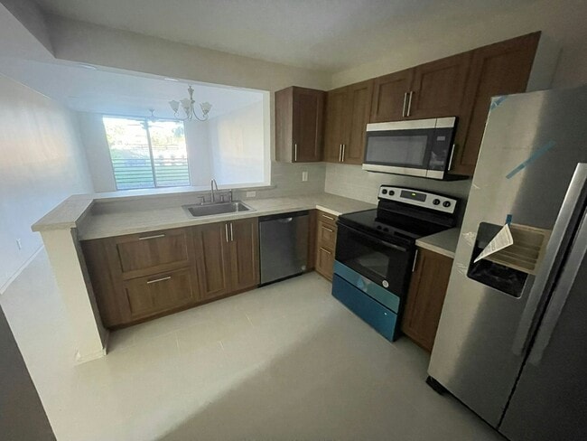 Building Photo - 2820 Somerset Dr Unit 1 Rental