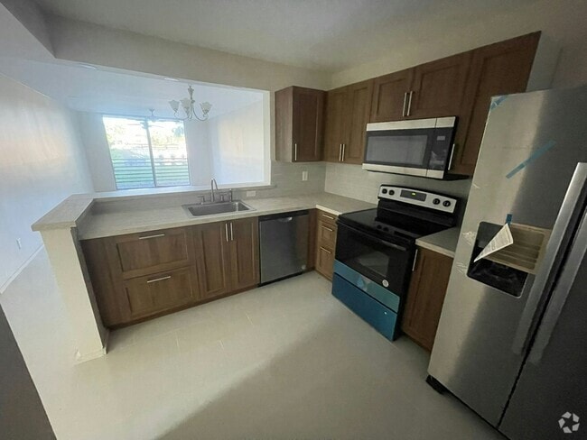 Building Photo - 2820 Somerset Dr Unit 1 Rental