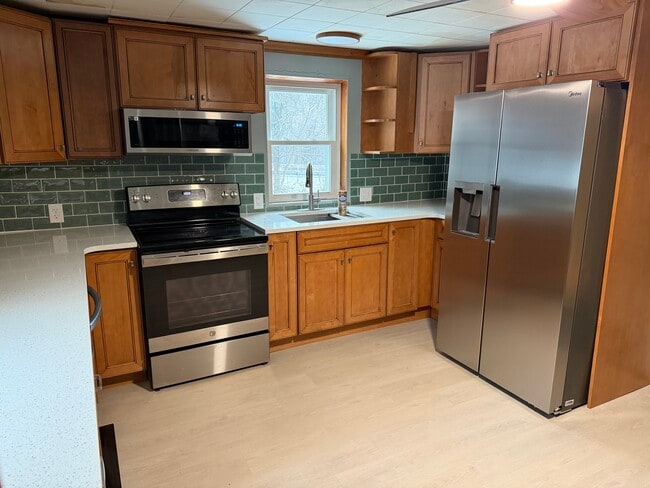 Building Photo - 2570 Sanger Ln Unit Apt A