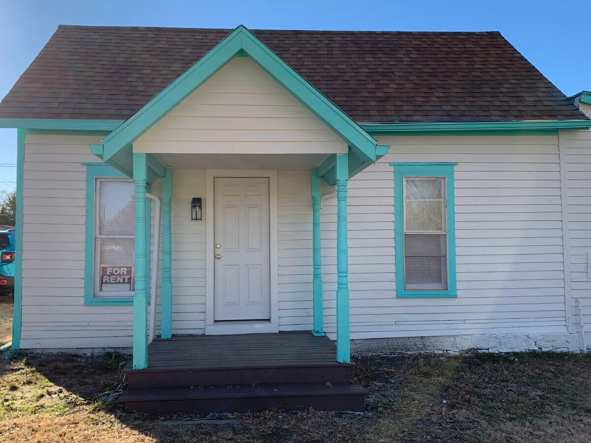 Photo - 409 W School St